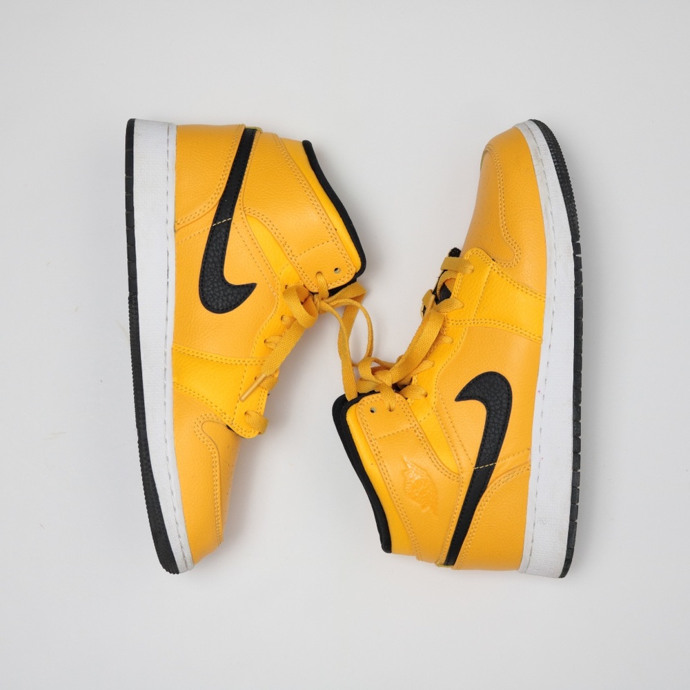 Jordan 1 Mid University Gold Black Sneakers Size 7Y / Women Size 8.5 - Picture 2 of 7